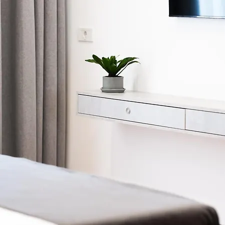 Naos Luxury Hotel 4*