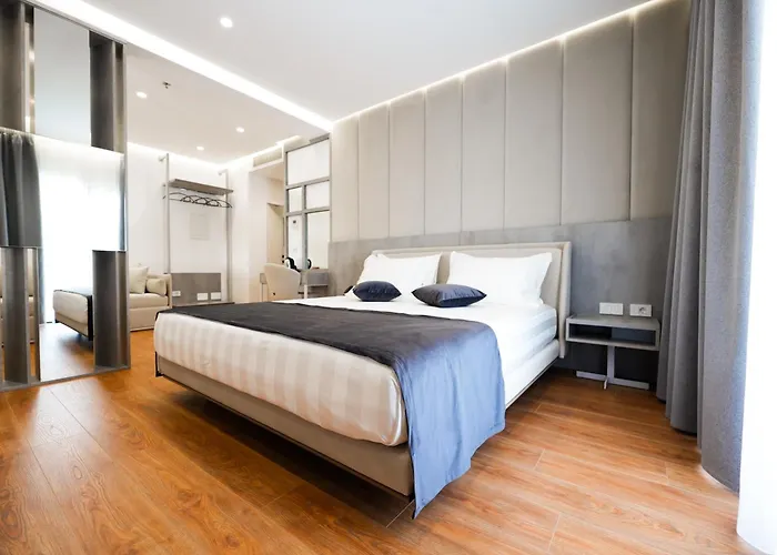 Naos Luxury Hotel *